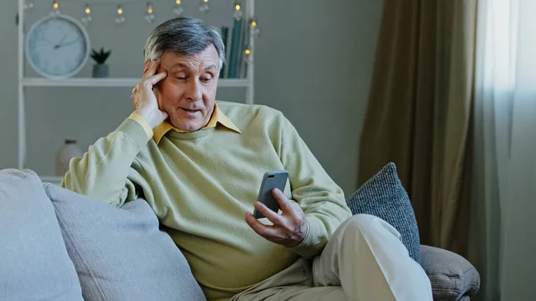 Happy Elderly Adult Man Sitting Sofa Hold Gadget Studying App — Stock Photo, Image