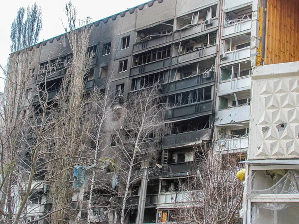 2022年7月5日 俄罗斯入侵乌克兰被摧毁的城市 在导弹袭击 火箭袭击和恐怖袭击之后 摧毁了被烧毁的住宅 — 图库照片
