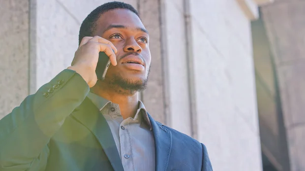Afro Amerikalı Satış Müdürü Işçi Girişimci Avukat Pazarlamacı Cep Telefonu — Stok fotoğraf