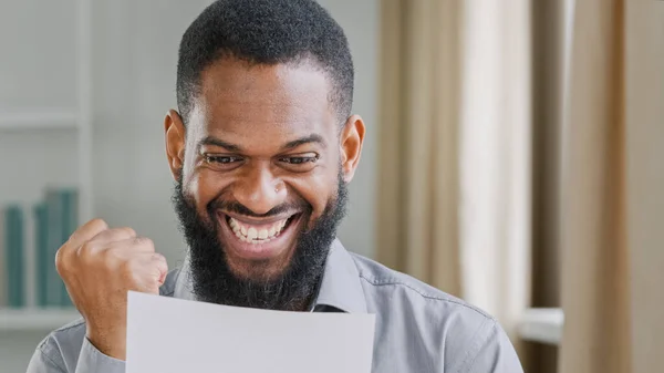Success Ethnic Winner Man Excited Male Executive Reading Mail Salary — Stok fotoğraf