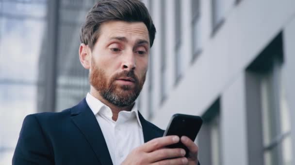 Upset Man Standing Outdoors Get Message Mobile Phone Reads Negative — Vídeo de Stock