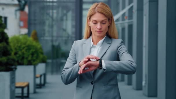 Serious Punctual Confident Businesswoman Looking Wristwatch Checking Hour Point Time — Stockvideo