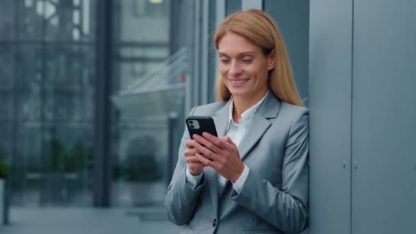 Smiling Woman Standing Outdoors Holding Phone Checking Email Happy Customer — Stockvideo
