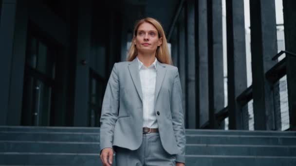 Young Successful Business Woman Goes Stairs Walks Office Building Confident — Vídeo de Stock
