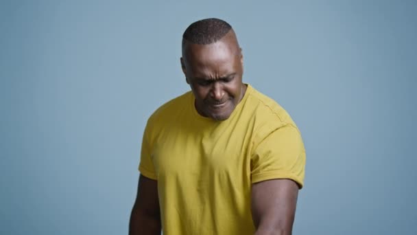 Mature Strong Athletic Man Coach Pumping Biceps Dumbbell Studio Gray — Vídeos de Stock