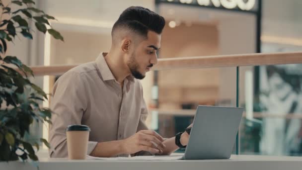 Multitasking Busy Man Guy Worker Male Freelancer Student Entrepreneur Stressed — Vídeo de Stock