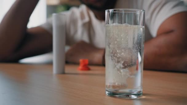 Close Glass Water Dissolving Pill Bubbles Unrecognizable African Ill Sick — Video Stock