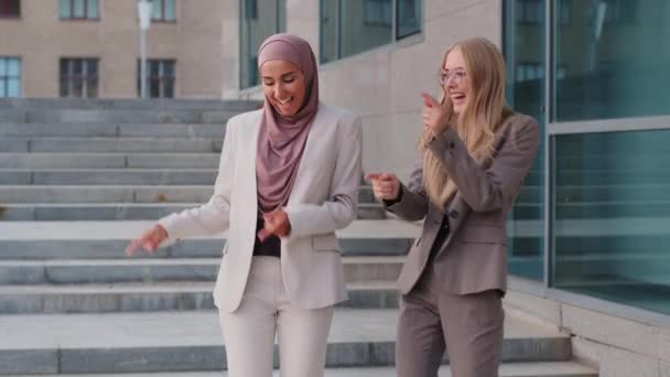 Happy Smiling Girlfriends Diverse Colleague European Caucasian Blonde Woman Indian — Vídeos de Stock