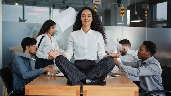 Calm Businesswoman Female Leader Woman Sitting Table Lotus Position Meditating —  Fotos de Stock