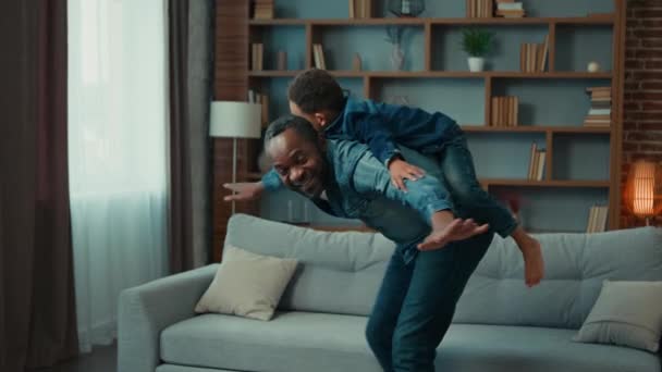 Happy African American Father Dad Man Piggyback Riding Back Little — Stok video