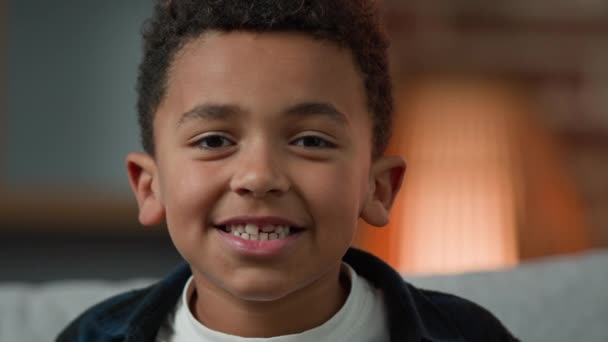 Close Head Shot Portrait Indoors Child Boy Ethnic Male Kid — Vídeos de Stock