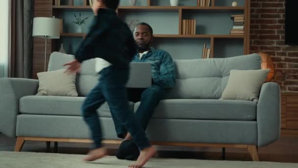 Stressed African American Ethnic Father Man Freelancer Businessman Home Sitting — Vídeos de Stock