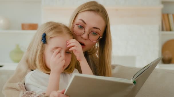 Caucasian Mother Eyeglasses Little Small Cute Daughter Preschool Child Girl — Wideo stockowe
