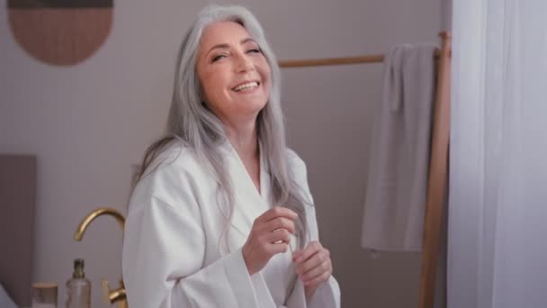Old Caucasian Smiling Laughing Lady 60S Female Smile Laugh Happy — Vídeos de Stock