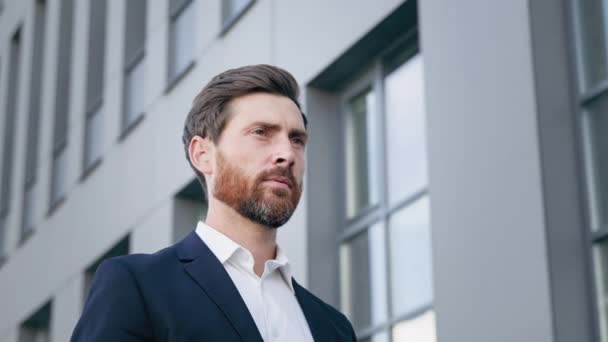 Male Business Portrait Close Handsome Caucasian Man Stands Office Building — Vídeos de Stock