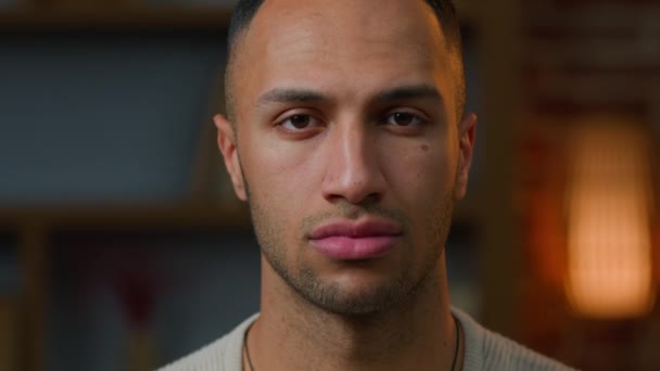 Portrait Adult 30S Strong Man African American Ethnic Latino Multiracial — Αρχείο Βίντεο