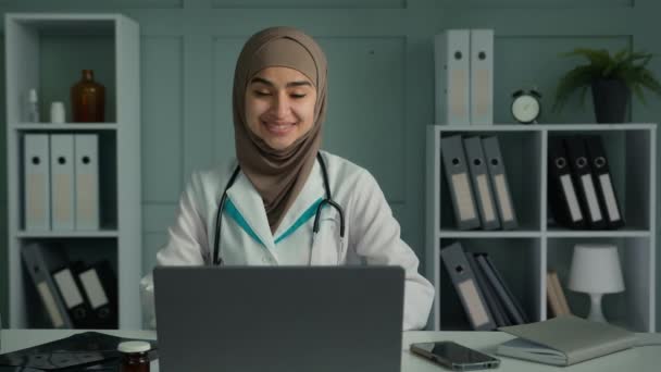 Glad Happy Arabian Middle Eastern Doctor Young Islamic Religion Woman — Αρχείο Βίντεο