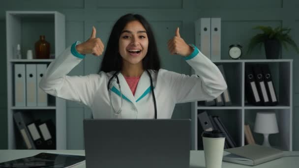 Happy Doctor Young Practitioner Nurse Woman Female Pediatrician Make Thumb — Vídeos de Stock