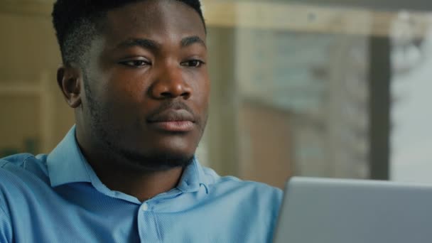 African American Man Businessman Adult Ethnic Entrepreneur Sit Office Desk — Vídeo de Stock