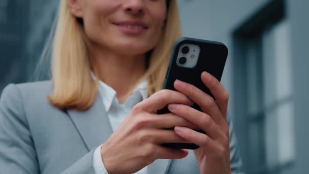 Close Focus Mobile Phone Young Caucasian Woman Holding Smartphone Standing — Stok video