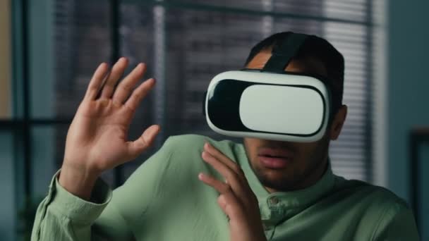 Scared Worried African American Man Wearing Virtual Reality Glasses Playing — Vídeo de stock