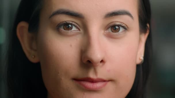 Frente Cerca Mujer Caucásica Hermosa 20S Humano Cabeza Cara Femenina — Vídeos de Stock