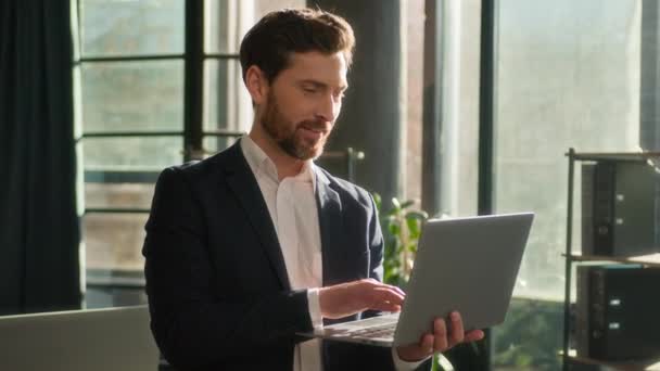 Successful Caucasian Businessman Typing Laptop Working Internet Office Morning Sunshine — Vídeos de Stock