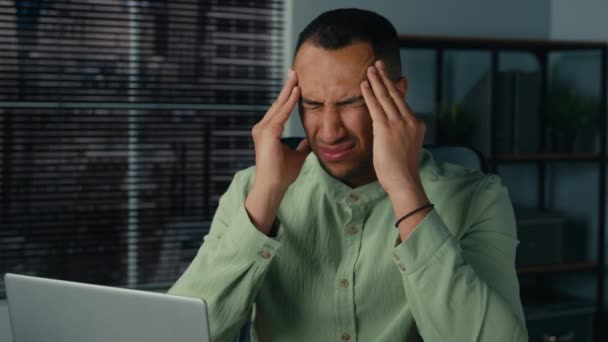Unhealthy Tired African American Man Feeling Headache Suffering Chronic Migraine — Vídeo de stock