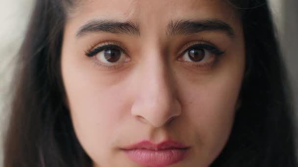 Close Woman Sad Face Big Eyes Anxious Upset Frustrated Young — Vídeo de stock