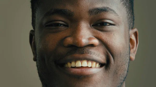 Šťastný Muž Portrét Africký Američan Muž Tmavou Pletí Podnikatel Kancelář — Stock fotografie