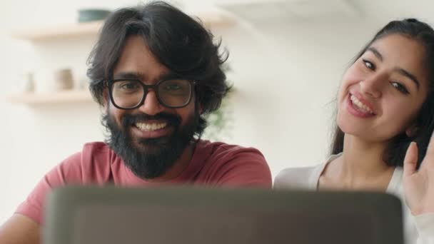 Multiracial Man Woman Talking Computer Web Chat Saying Hello Greet — Stockvideo