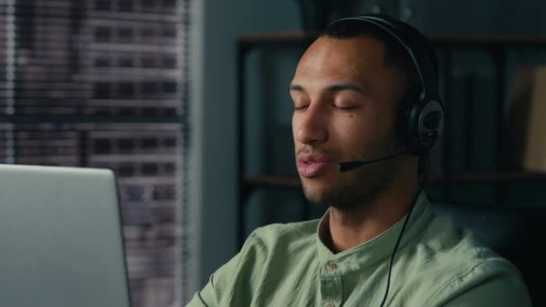 African American Man Manager Call Center Worker Communicate Client Using — Vídeos de Stock