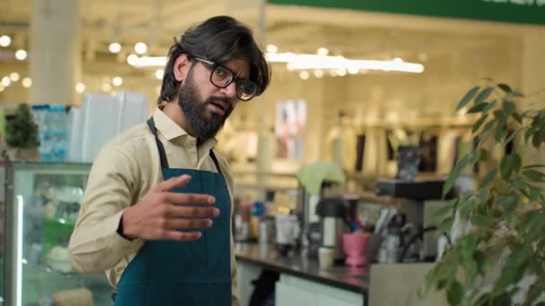 Retrato Lugar Trabajo Pequeña Empresa Indio Trabajador Masculino Café Árabe — Vídeos de Stock