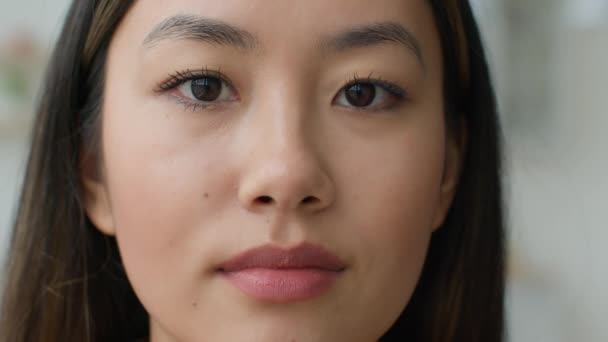 閉じるアジアの顔の肖像日本の中国の女の子の頭を撮影韓国の女性ビジネス女性インドネシアの女性とともに自然のメイク穏やかな光景モデルの美しさの美容 レーザー補正眼科クリニック — ストック動画