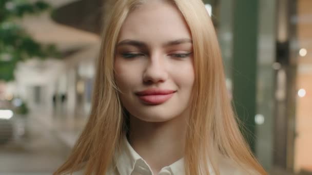 Portret Kaukaska Kobieta Blondynka Dziewczyna Bizneswoman Prostej Fryzury Kobieta Model — Wideo stockowe