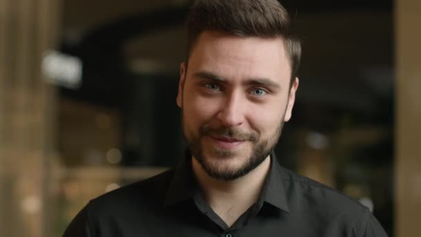 Kaukázusi Üzletember Generációs Férfi Ügyvezető Üzleti Cég Irodai Portré Boldog — Stock videók