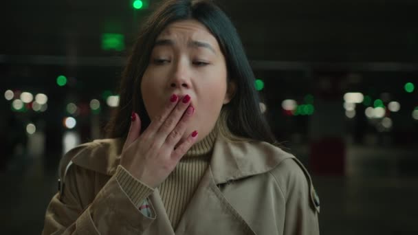 Rädd Flicka Asiatisk Kinesisk Japansk Kvinna Chockad Dåliga Nyheter Skrämd — Stockvideo