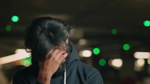 Maschio Ritratto Sconvolto Triste Preoccupato Infelice Stressato Arabo Indiano Barbuto — Video Stock