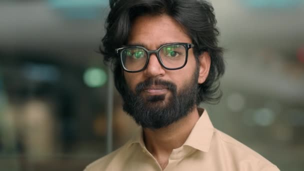 Zblízka Mužské Podnikání Portrét Headshot Vážné Vousatý Arabský Hispánec Indický — Stock video