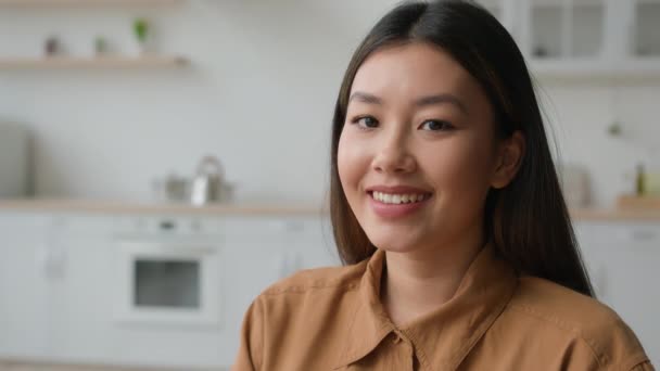Portrait Asiatique Coréen Origine Ethnique Femme Sourire Dents Sourire Fille — Video