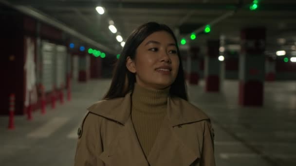 Nöjd Multiracial Flicka Asiatisk Kvinna Koreanska Kinesiska Japanska Dam Promenad — Stockvideo