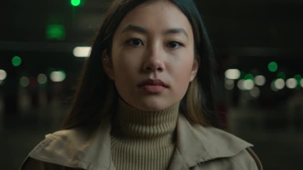 Kapalı Portre Asyalı Kadın Mutsuz Görüntüye Bakıyor Üzgün Koreli Çinli — Stok video