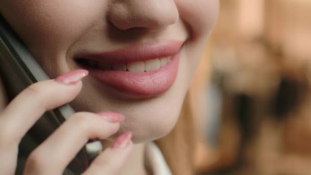 Close Female Lips Talking Unrecognizable Woman Girl Talk Mobile Phone — Stock Video
