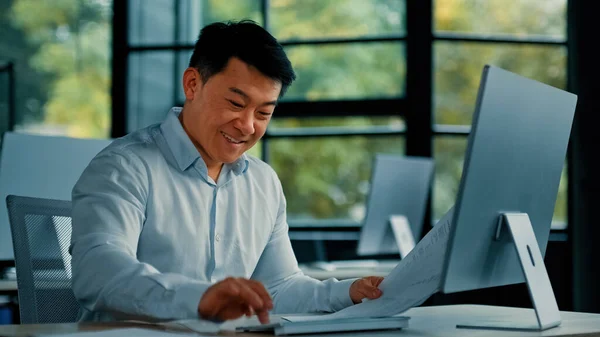 Emocional Feliz Asiático Homem Empresário Escriturário Especialista Trabalhador Chinês Coreano — Fotografia de Stock