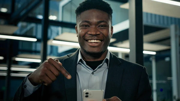 Afrikanska Unga Affärsman Kontor Arbetare Chef Entreprenör Man Vinnare Arbete — Stockfoto