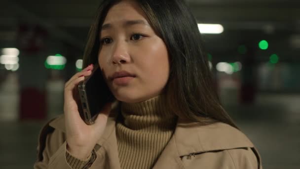 Irritado Molesto Asiático Chino Japonés Mujer Tensionada Coreano Chica Hablar — Vídeo de stock