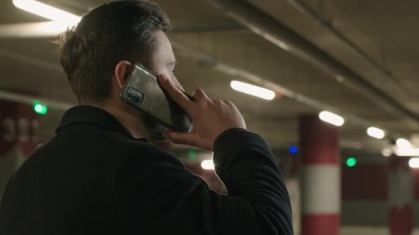 Volver Ver Hombre Negocios Hablar Teléfono Metro Detrás Conductor Tipo — Vídeos de Stock
