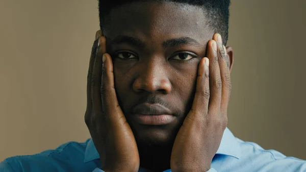 Zblízka Mužský Portrét Africký Americký Etnický Nemocný Muž Podnikatel Unavený — Stock fotografie