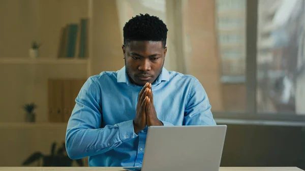 Desperate Sad Angry African American Businessman Manager Entrepreneur Working Laptop — Stock fotografie