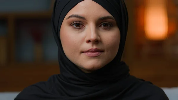 Porträtt Kvinna Talet Arabiskt Muslimsk Ung Flicka Islamisk Dam Svart — Stockfoto